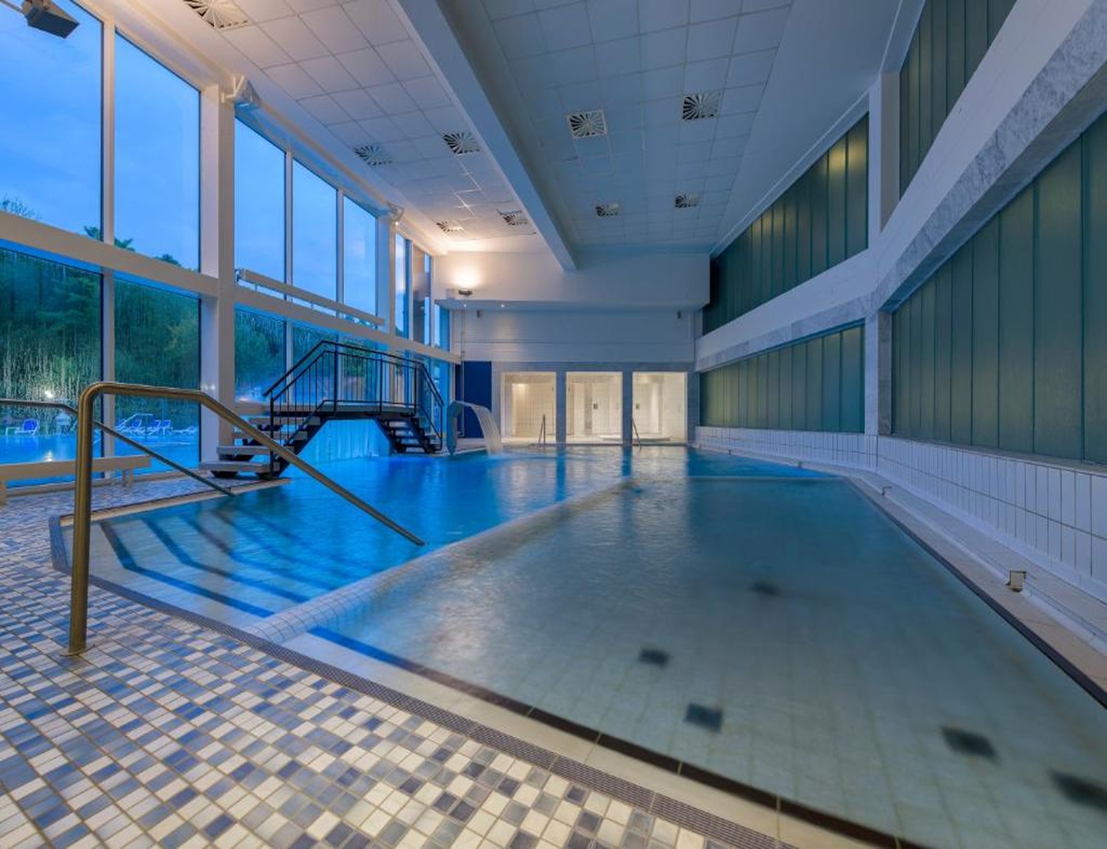 Aquapoint indoor and outdoor pool area